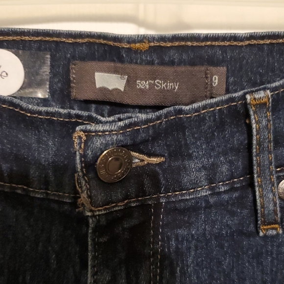 Levi's Classic Blue Women's Jeans with a Sexy, Date night, Curve Appeal - Picture 5 of 5